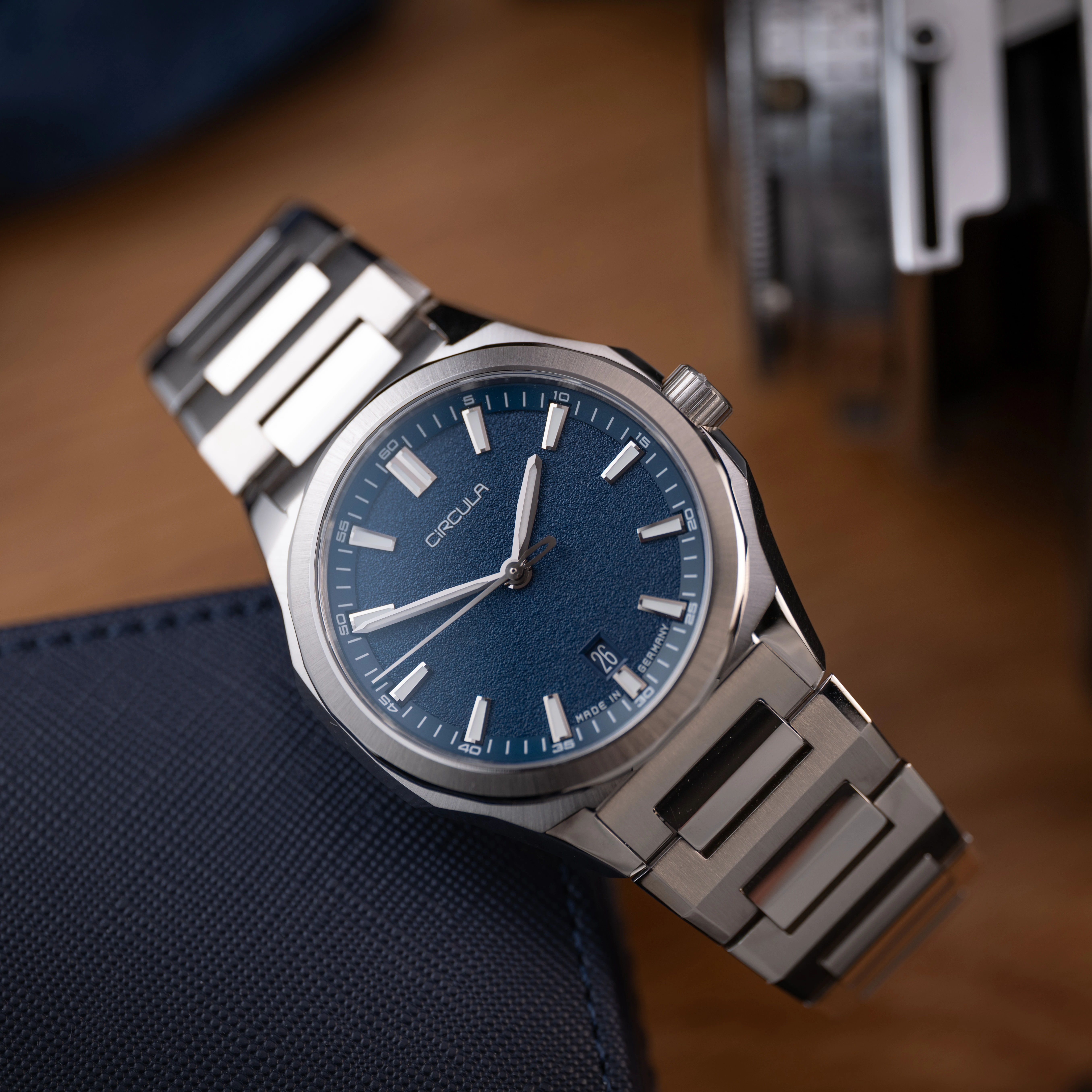Facet 41 Blau - Stahlband Schmetterlingsschließe