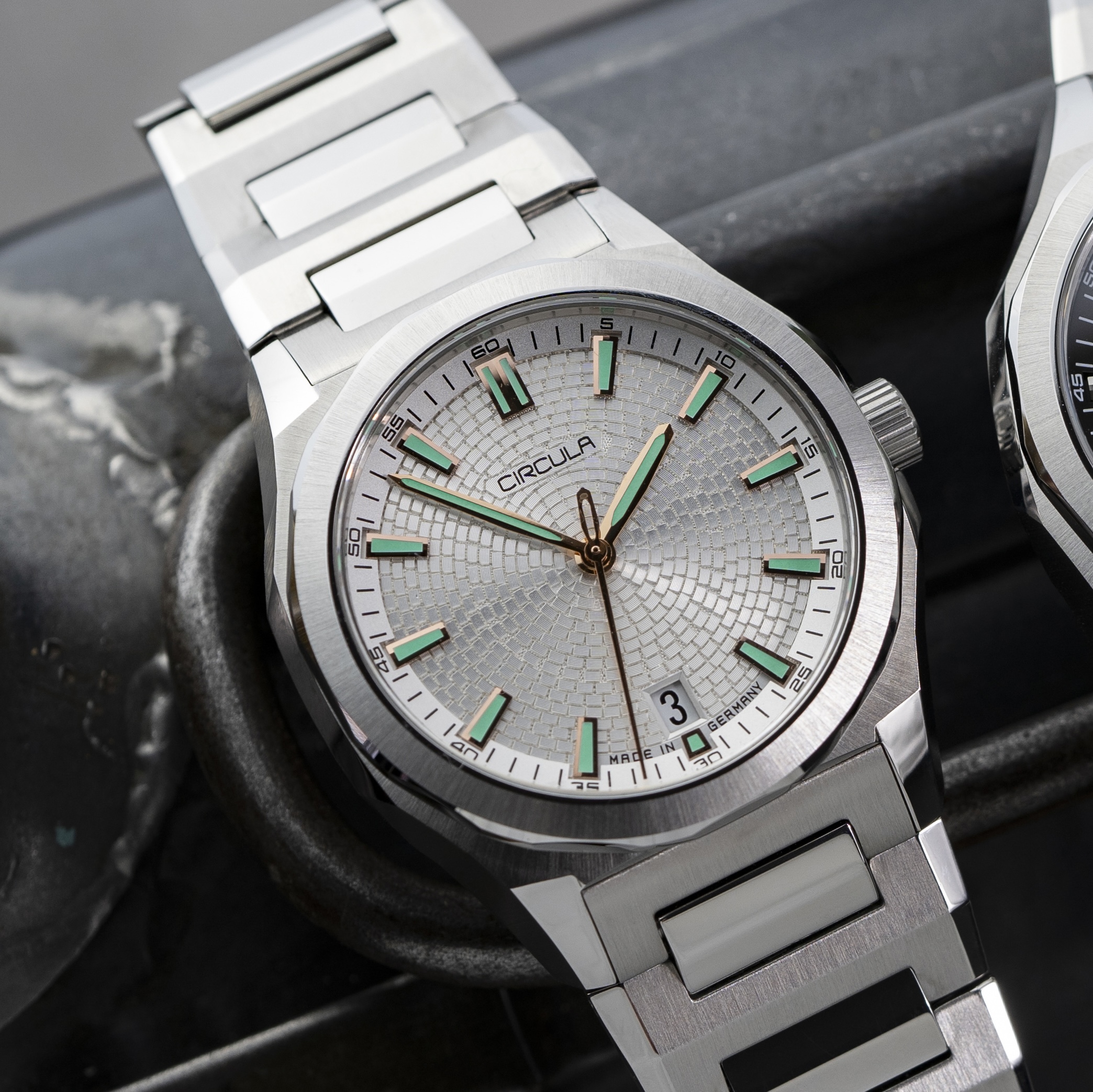 Facet Silver - Steel Strap with Butterfly Clasp Facet Silver - Steel Strap with Butterfly Clasp