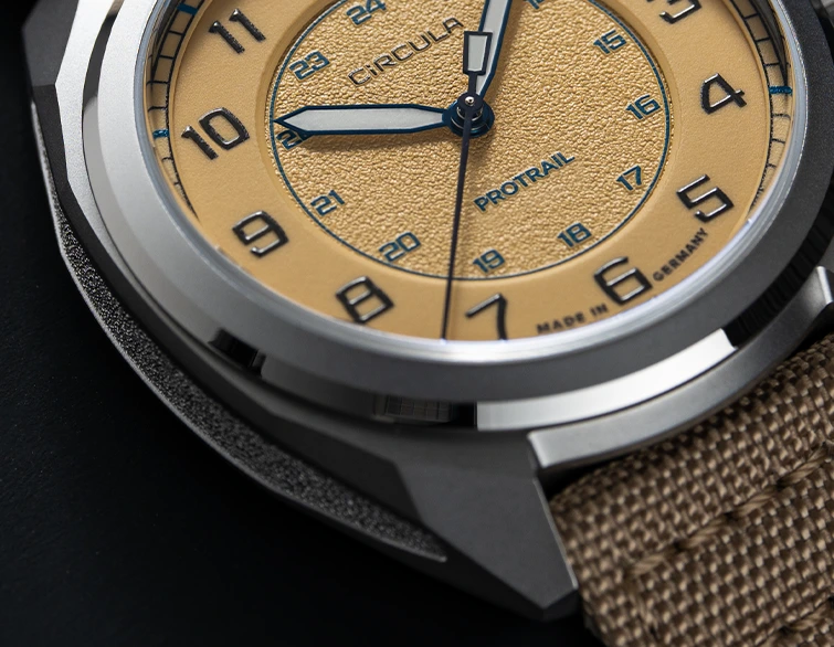 CiRCULA Field Watch ProTrail Sand Strap Case Detail