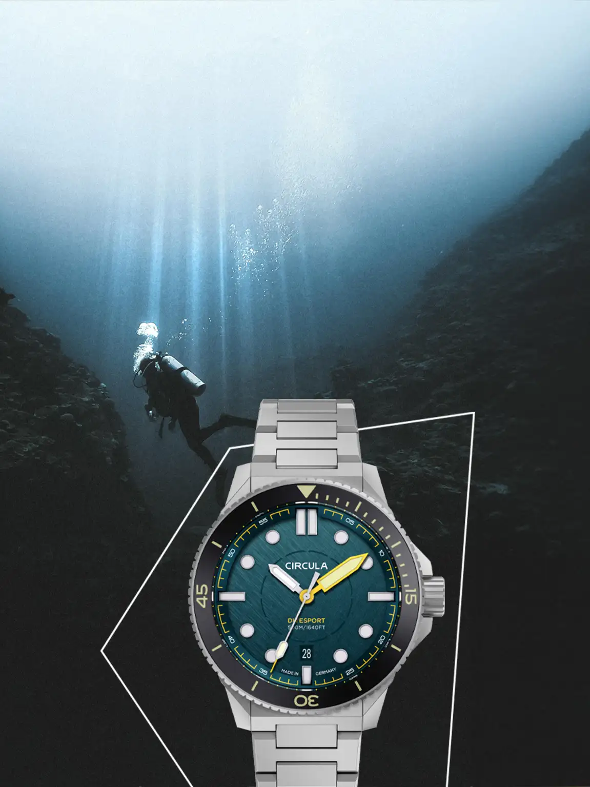 circula-taucheruhren-pexels-skylerjsion-9808210DiveSport_Diver_Watch_Petrol_Black_Titanium_1