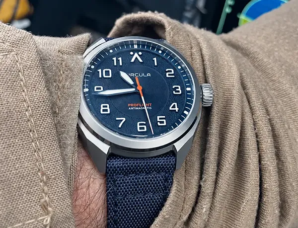 CiRCULA Fliegeruhr ProFlight im Cockpit